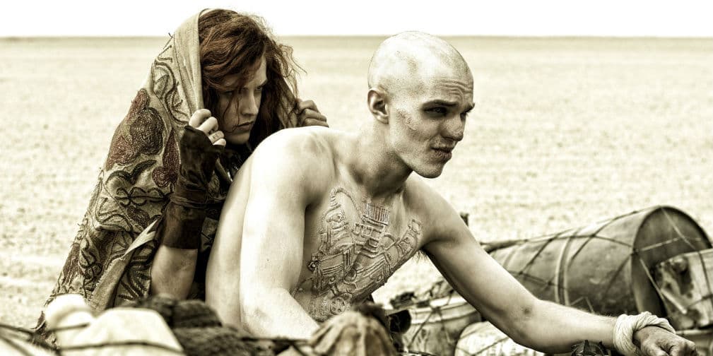5. Nicholas Hoult: El director George Miller lo convirtió en una especie de zombi en el clásico Mad Max: Fury Road.
