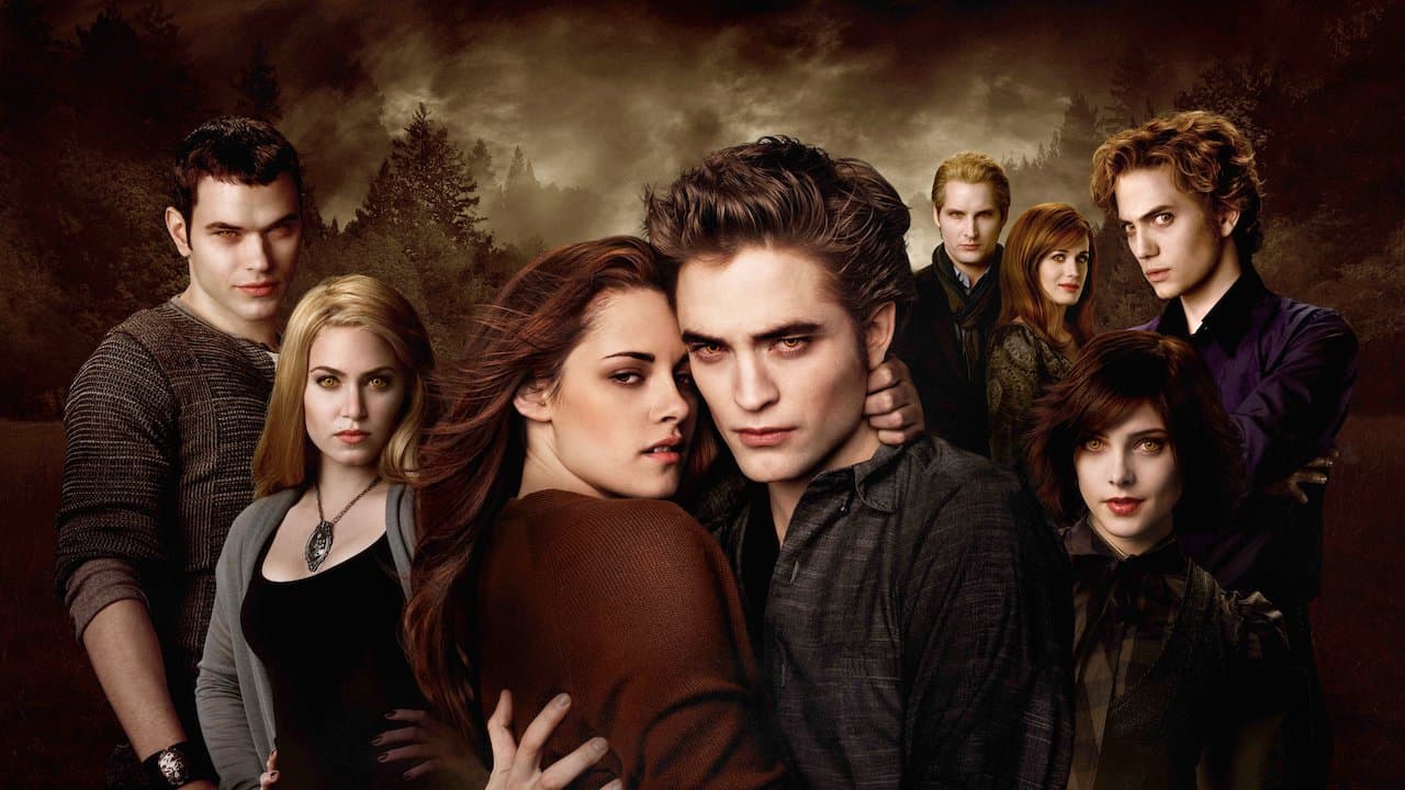 Todas las películas de ‘Crepúsculo’ (2008-2012). En cinco películas conocimos la historia de amor entre Edward Cullen, un vampiro, y Bella Swan, una humana.