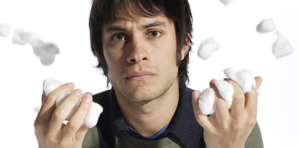 Es admirador del fútbol. No triunfó como jugador durante su vida pero sí pudo hacerlo en la película Rudo y Cursi (2008).