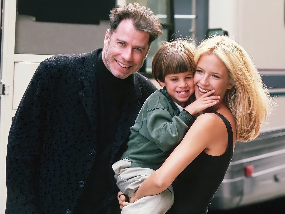 John Travolta, su hijo Jett y Kelly Preston.