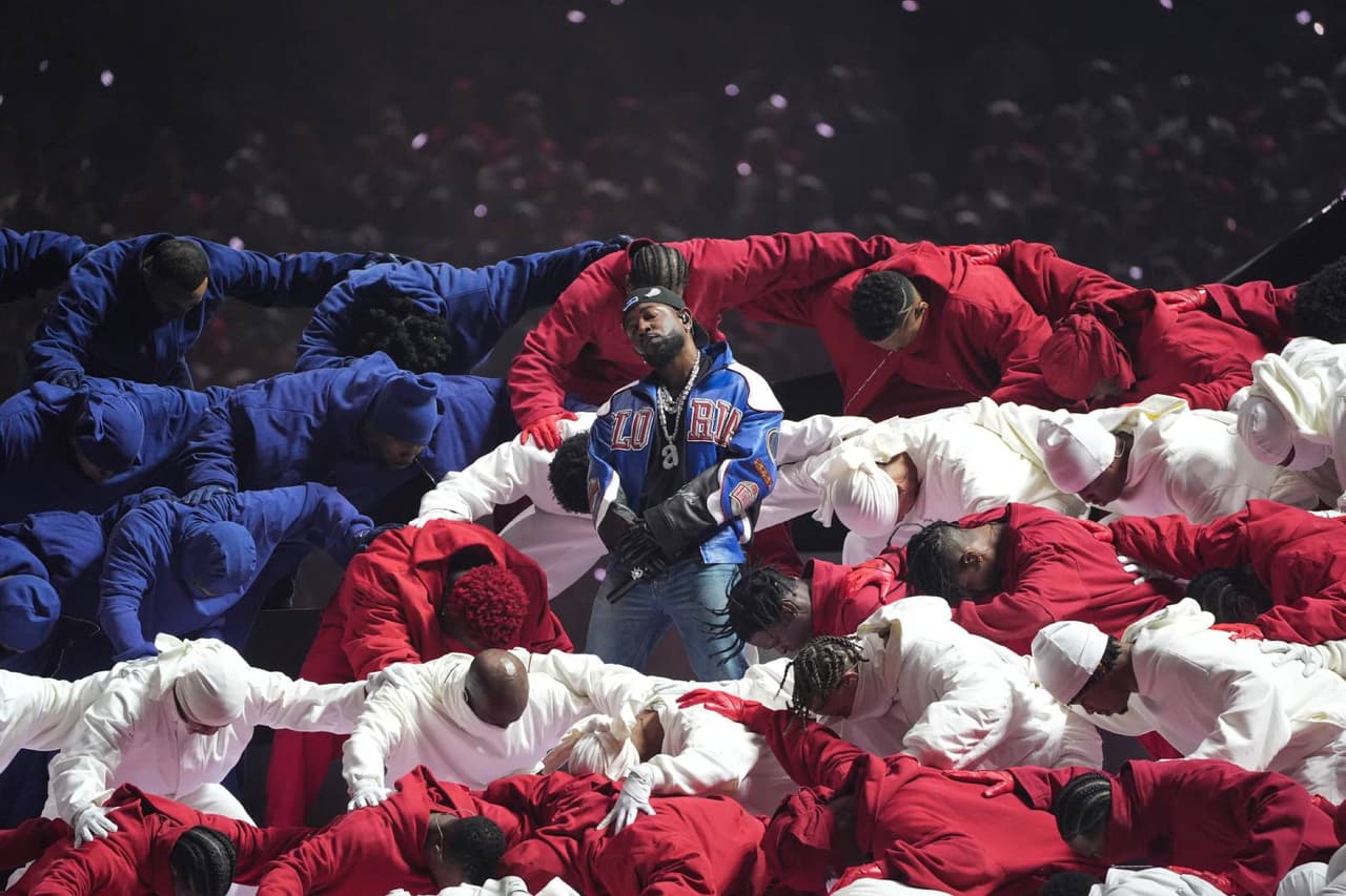 Kendrick Lamar da un impresionante show de medio tiempo en el Super Bowl LIX. Esto ocurrió