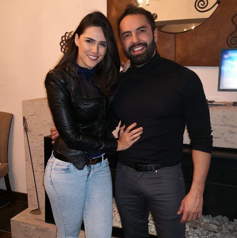 “Gracias por aparecer en mi vida este día en @pontefitdn. Te agarré de la mano y te robé jejeje, gracias por no soltarme y por hoy, mañana y para siempre cuidar, apapachar, amar y tener mi corazón en tus manos.. te amo @erikapavonc. Soy el hombre más feliz. Gracias para siempre por todo y por tanto mi amor #AquíYAhora”, escribió Memo en febrero de 2019.