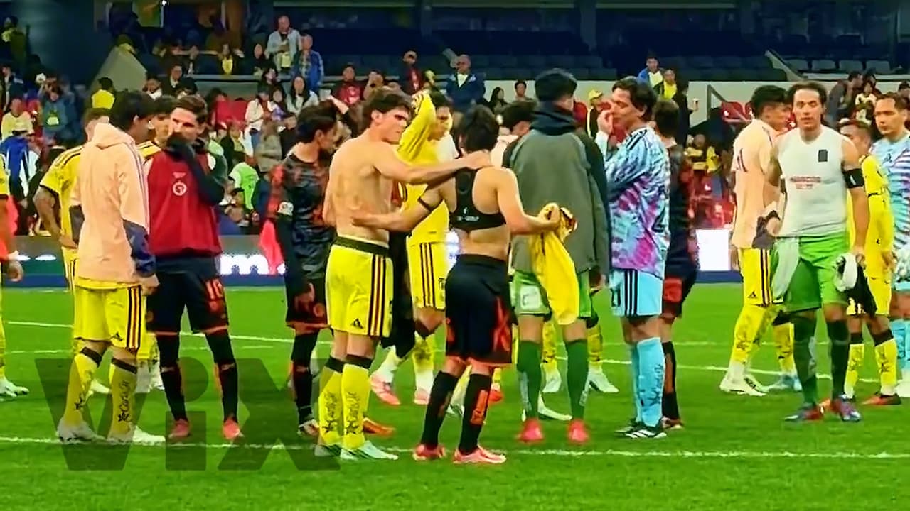 ¿Qué jugador de América se quedó con la playera de Gilberto Mora?