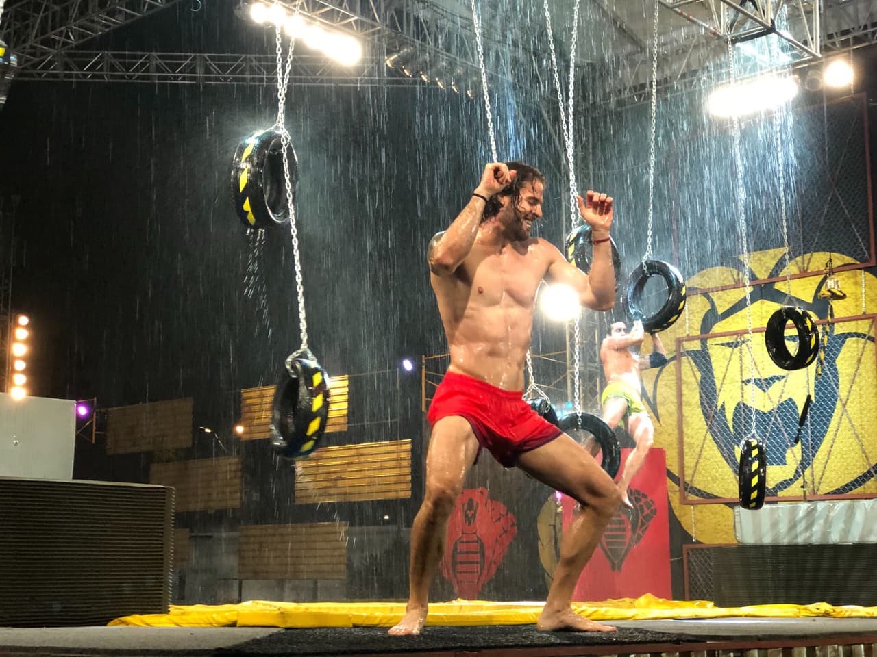 Brandon no pudo avanzar en las ‘Llantas Colgantes’ y fue Sebastián el ganador. Jenny siguió el ejemplo ante Cyntia. Jorge rompió la racha felina a Potro. Pamela debutó ganándole a Aurélie y Yann hizo lo mismo ante Jeff. Cobras llegaron a 3400 puntos.