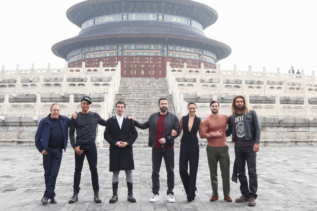 Aquí lo vemos con sus compañeros de las películas de DC, visitando el Templo del cielo en Beijing. Su sueño de retomar a Clark Kent parece haber llegado a su fin.