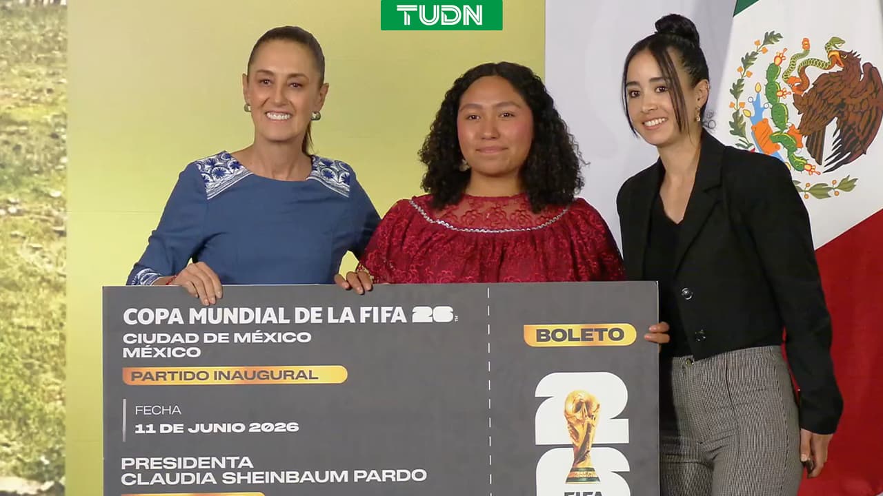 Claudia Sheinbaum entrega su boleto para la inauguración del Mundial 2026
