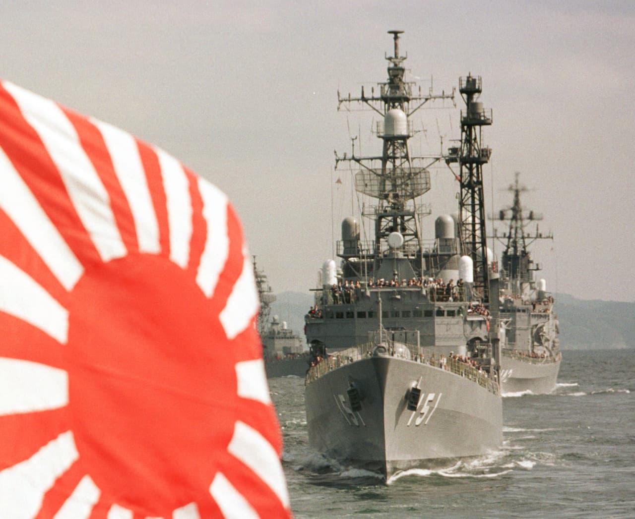 Ejército japonés tiene tiernas mascotas... ¿masculinas?