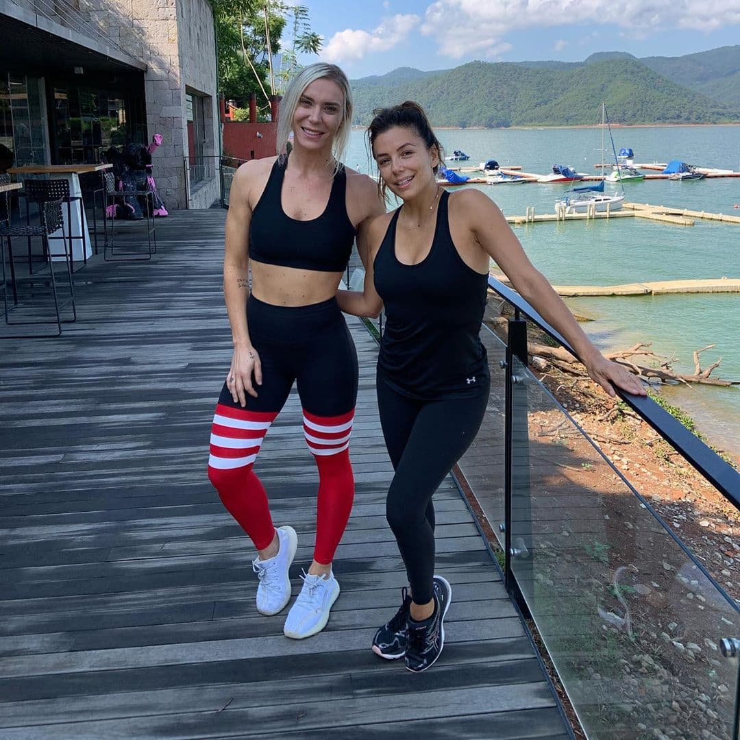 El pasado 10 de julio presumió su entrenamiento con Eva Longoria. “Bellísima @evalongoria por dentro y por fuera. Gracias por el entrenamiento de hoy. Coach: @chava_brotherhoodmma”, escribió.