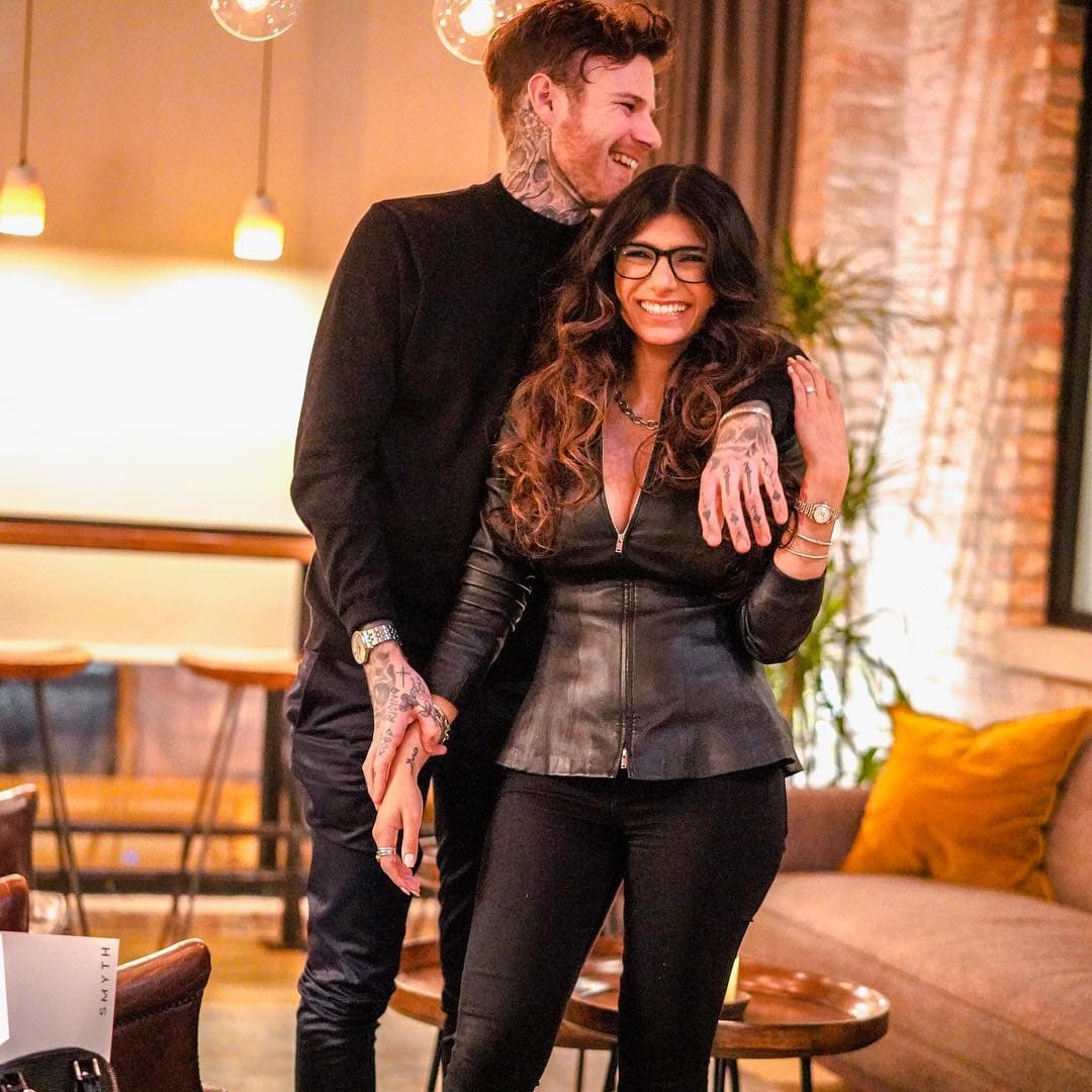Robert Sandberg y Mia Khalifa