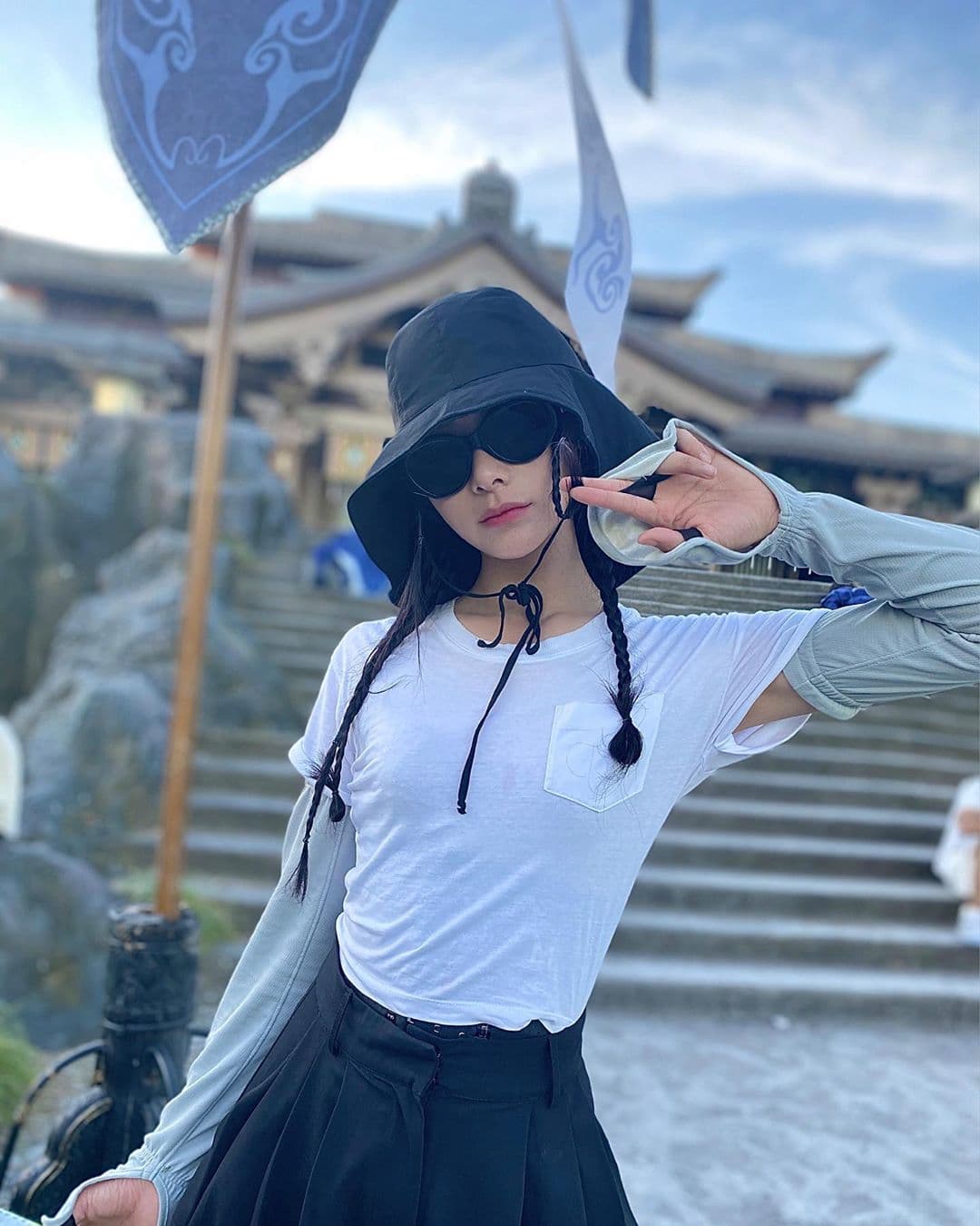 Puedes encontrar a esta doble de riesgo en Instagram como @_liuyaxi, quien tiene 85.4 mil seguidores y 742 publicaciones.