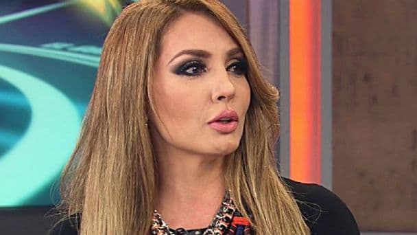 “Sí estoy loca, y mi locura no tiene cura”, declaró alguna vez Paty Navidad. La actriz mexicana ha rechazado la existencia del calentamiento global, se ha manifestado como creyente de que existe un sistema provocando desastres naturales, e incluso manifestó que en el futuro vendría una aparente invasión alienígena.