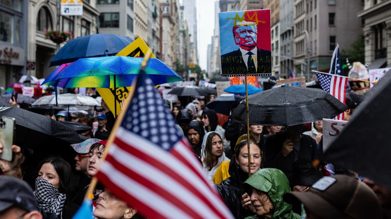 Marcha ‘No Kings’ en NY a "paso de caracol": miles abarrotaron la Quinta Avenida