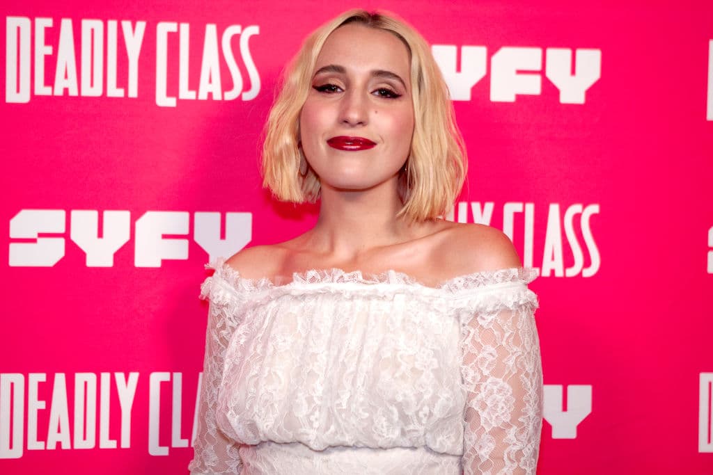 Esta actriz es hija del cineasta Kevin Smith y de la actriz Jennifer Schwalbach Smith.