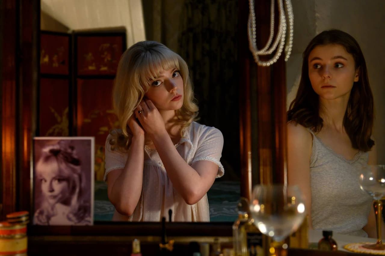 Anya Taylor-Joy y Thomasin McKenzie en 'El Misterio de Soho'