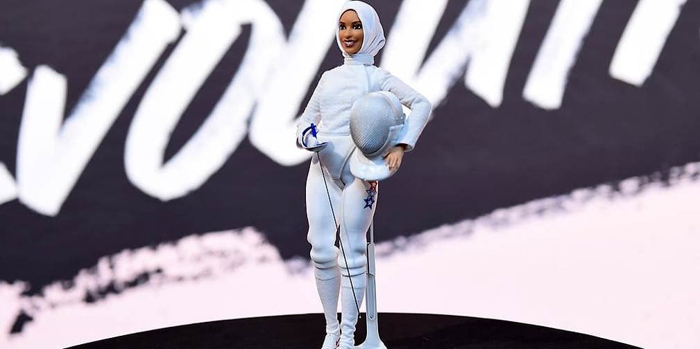 Sale al mercado primera 'Barbie' con velo islámico