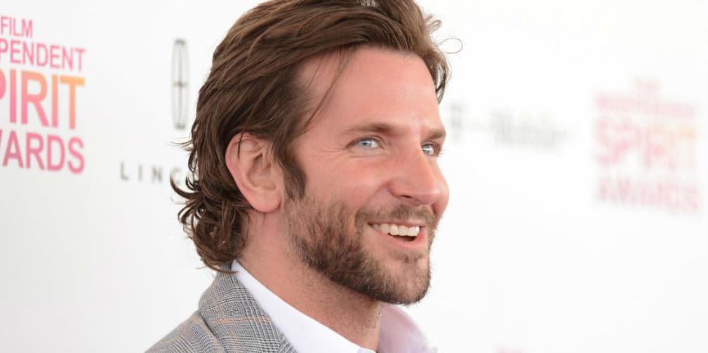 7. Bradley Cooper: Usualmente lo vemos rasurado, pero cuando se deja la barba aumenta su sex appeal.
