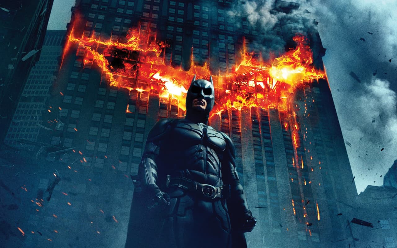 2008 - Batman: El Caballero de la Noche: Conway Wickliffe, de 41 años, era el técnico de efectos especiales de la película y, lamentablemente, falleció en este rodaje. Él estaba en la parte trasera de un carro cuando éste chocó contra un árbol mientras operaba la cámara.