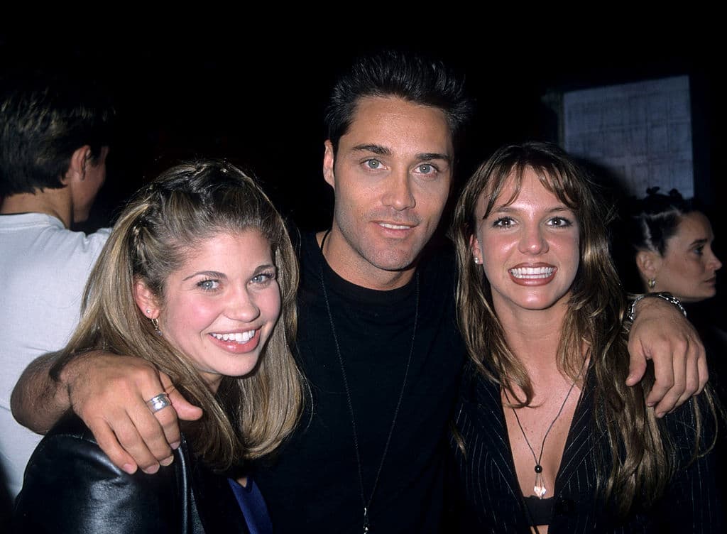 1999: Con Britney Spears en la fieista del primer aniversario de Teen People. Hablando de música, salió en el videoclip "Until You Loved Me" del grupo canadiense The Moffatts.