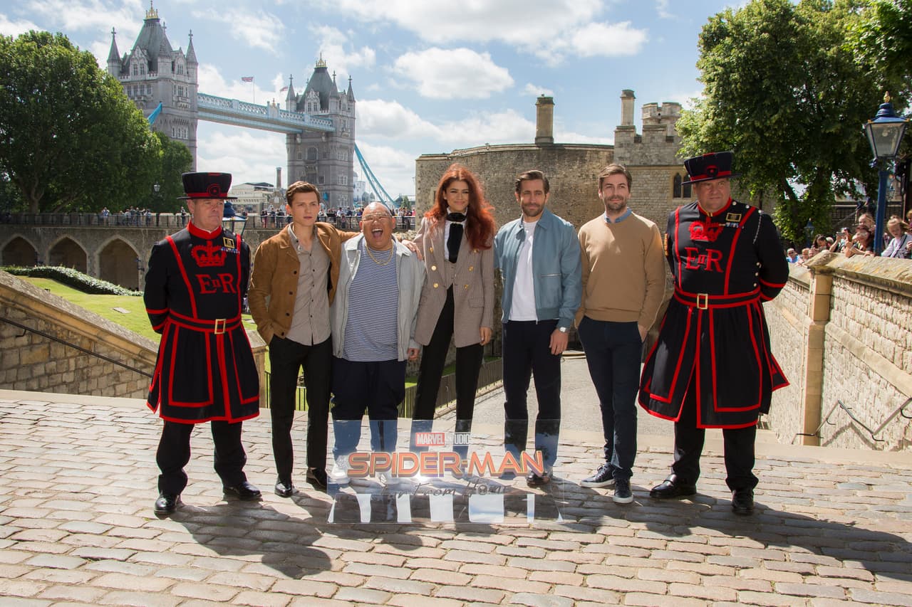 Este lunes el elenco y directores de Spider-Man: Lejos de Casa se reunieron en Londres, Inglaterra, para una sesión de fotos.