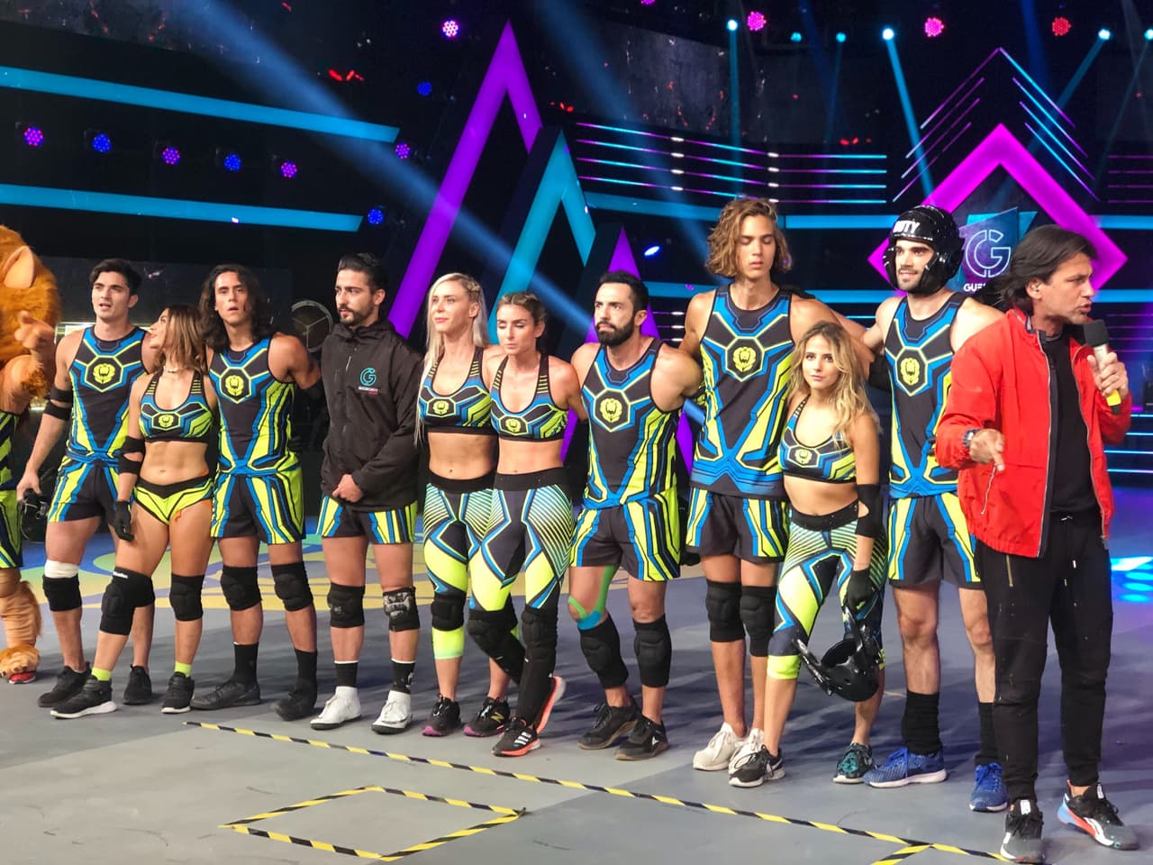En la parte final del show, los guerreros recibieron una advertencia del Tribunal, quien indicó que no se permitirá ningún tipo de violencia. “Quien vuelva a levantar la mano, a tocarse, queda expulsado inmediatamente. ¡Tarjeta roja!”, dijo.
