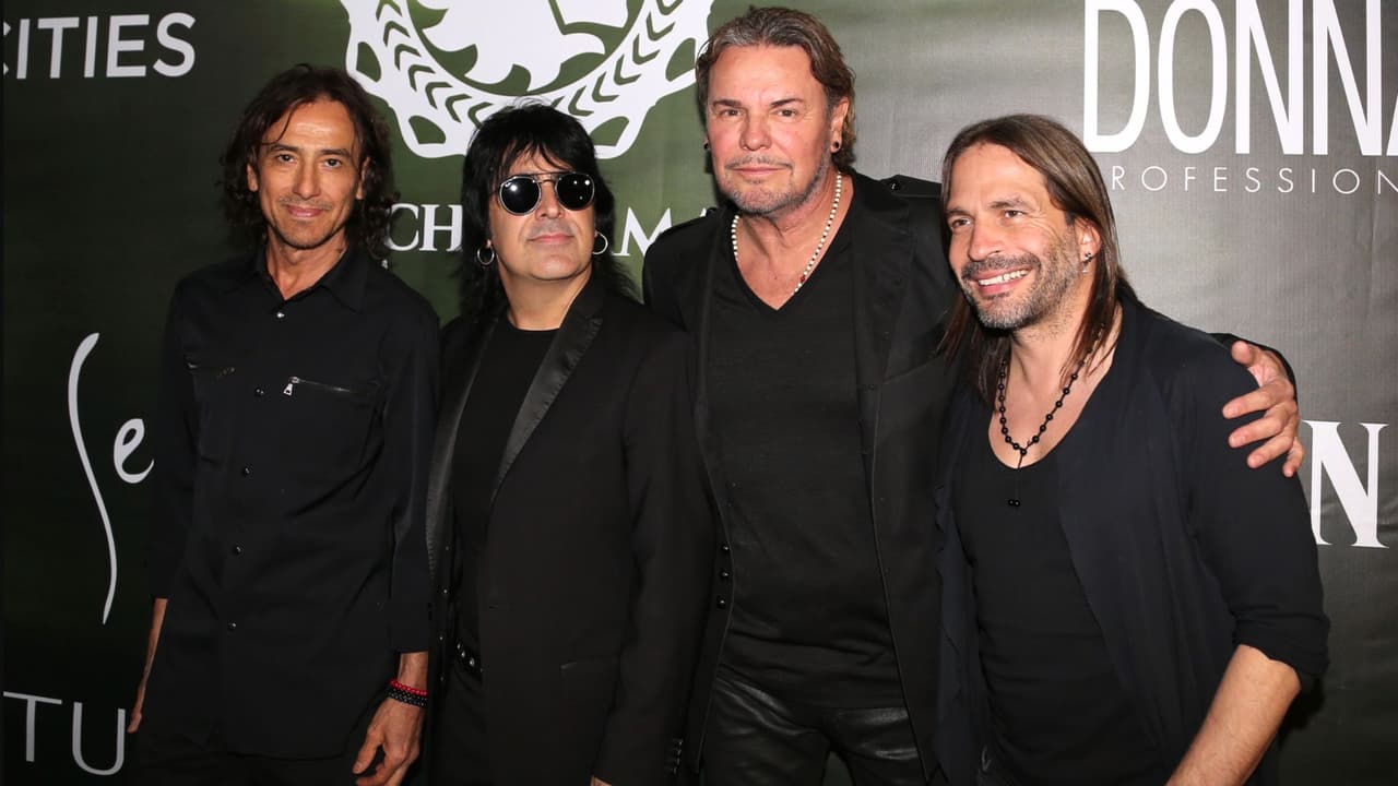 Integrante de Maná sufre aparatoso accidente durante concierto: esto fue lo que ocurrió