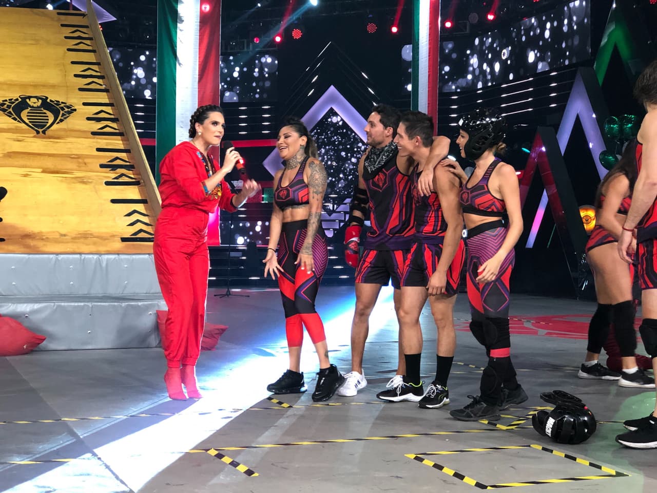 Mientras que la boxeadora Mariana 'Barby' Juárez usó el uniforme de Cobras.