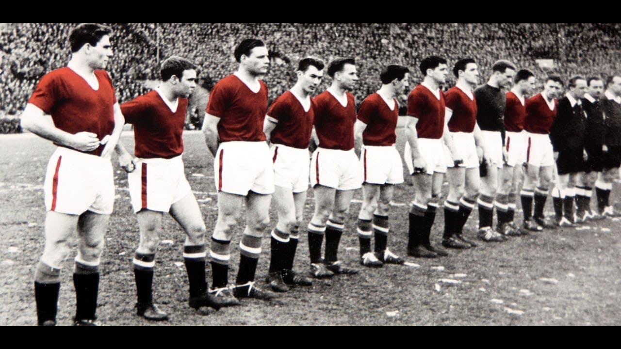 Ocho jugadores de los Busby Babes, una de las generaciones más brillantes del Manchester United, fallecieron en un accidente aéreo ocurrido en Munich poco después de disputar un partido de la Copa de Europa en 1958.