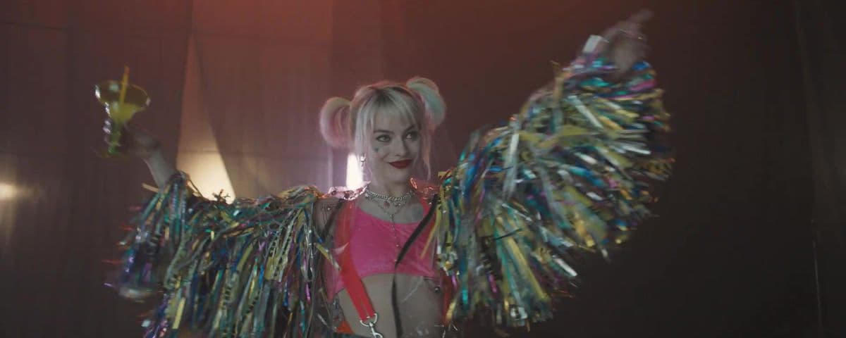Recientemente vimos a Margot Robbie regresar al de Harley Quinn en el teaser de Birds of Prey, hoy salen imágenes del rodaje.