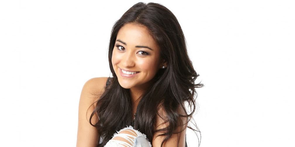 Shay Mitchell quiere interpretar personajes de su edad