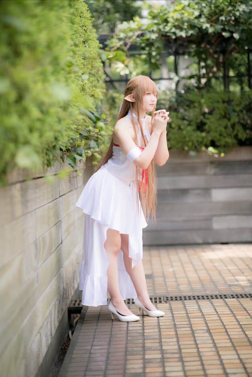 A ella se le conoce como Airi y recientemente compartió fotos con este hermoso atuendo de Asuna a través de Twitter.