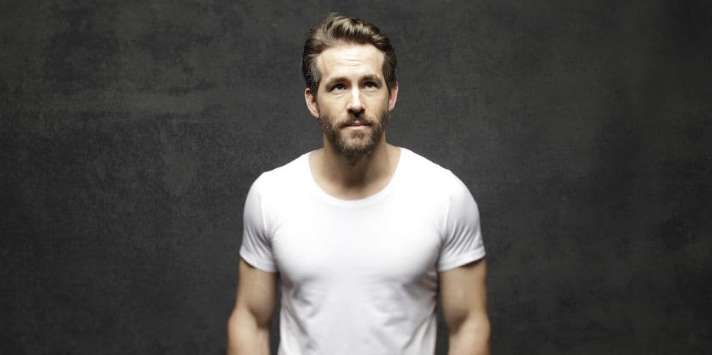 6. Ryan Reynolds: A los 19 años, el actor casi muere practicando paracaidismo al no abrir su paracaídas.