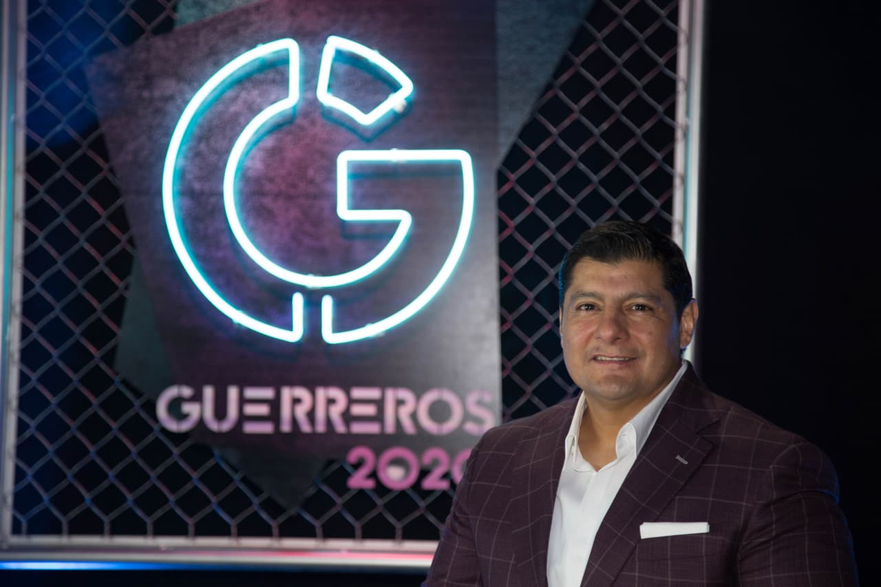 A través de su enérgico estilo le dará voz a la competencia EN VIVO de 20 contendientes dispuestos a convertirse en el mejor guerrero de México.