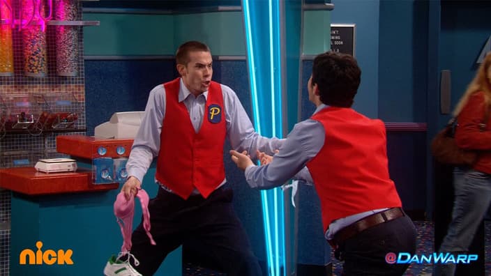Gerald William ‘Jerry’ Trainor es mundialmente conocido por su papel del loco Steve en ‘Drake y Josh’, pero ganó fama internacional al interpretar a ‘Spencer Shay’, el hermano de Carly (Miranda Cosgrove) que dejó la escuela de leyes para dedicarse a las artes.