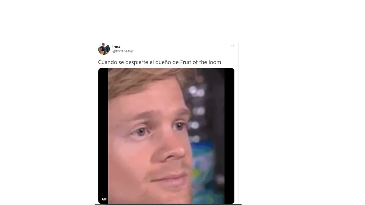 El dueño de esta línea de ropa interior masculina no se esperaba este momento y quizás reaccionaría como este meme.