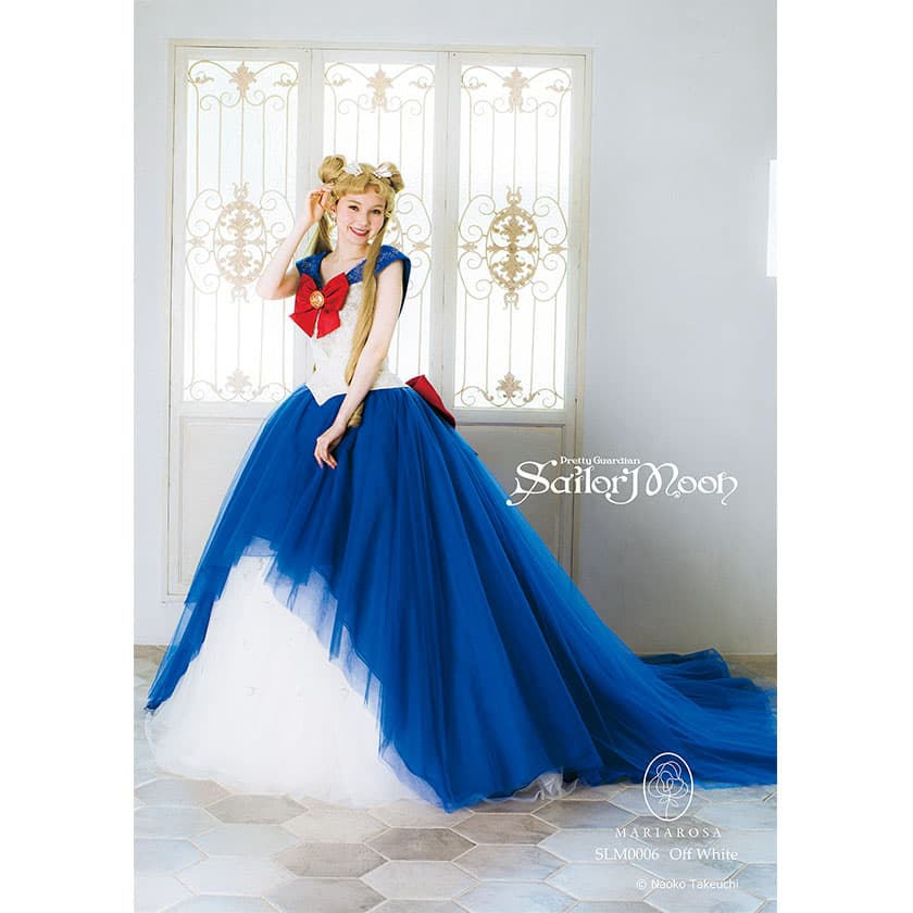 Los fanáticos de Sailor Moon tienen algo nuevo para emocionarse con la línea oficial de vestidos de novia y smokings basados en este popular anime.