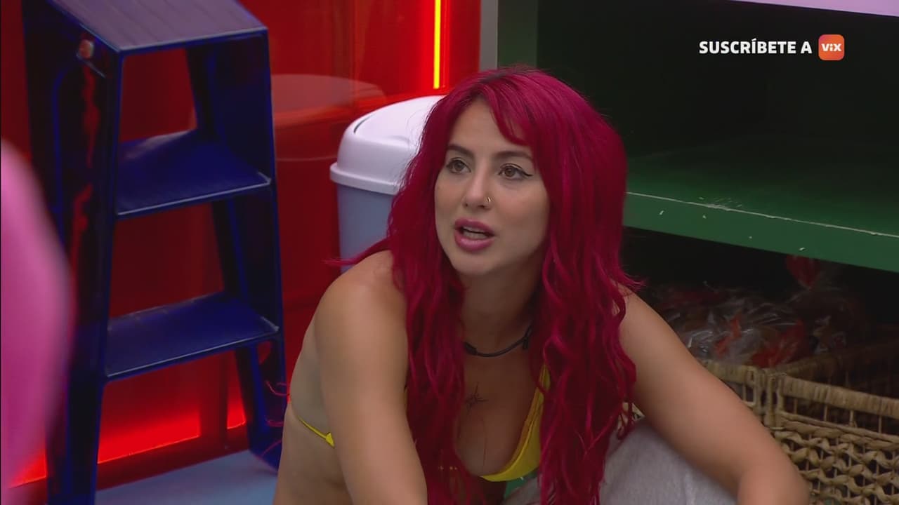 La Jefa se da cuenta de lo que Flor hizo; no lo tolera más y le hace exigencia, ella le pide perdón