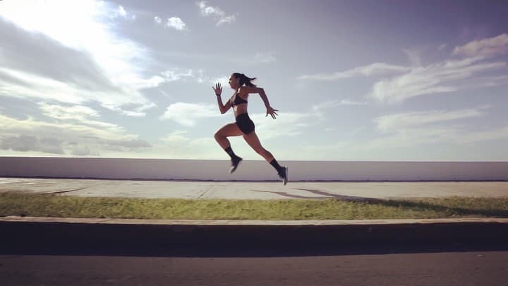 Es campeona nacional en salto de longitud.