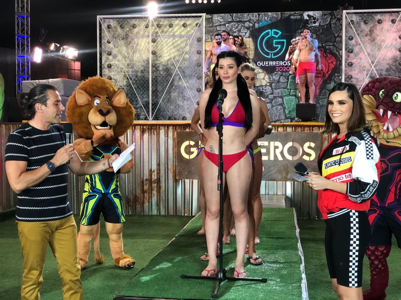 En el ‘Paredón del saber’, las mujeres respondieron las preguntas primero y Leones sumó 150 puntos.