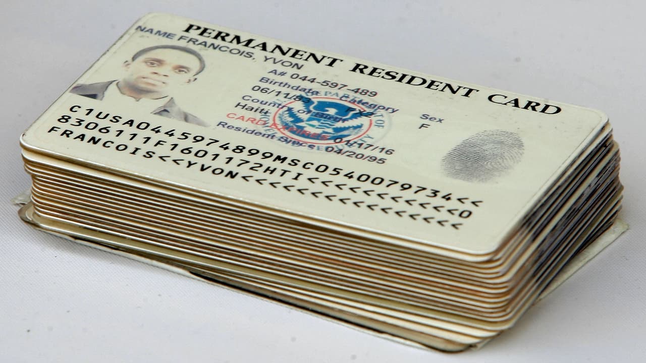 Víctor Ávila tiene green card desde hace casi 60 años. Fue detenido por ICE y ahora buscan deportarlo