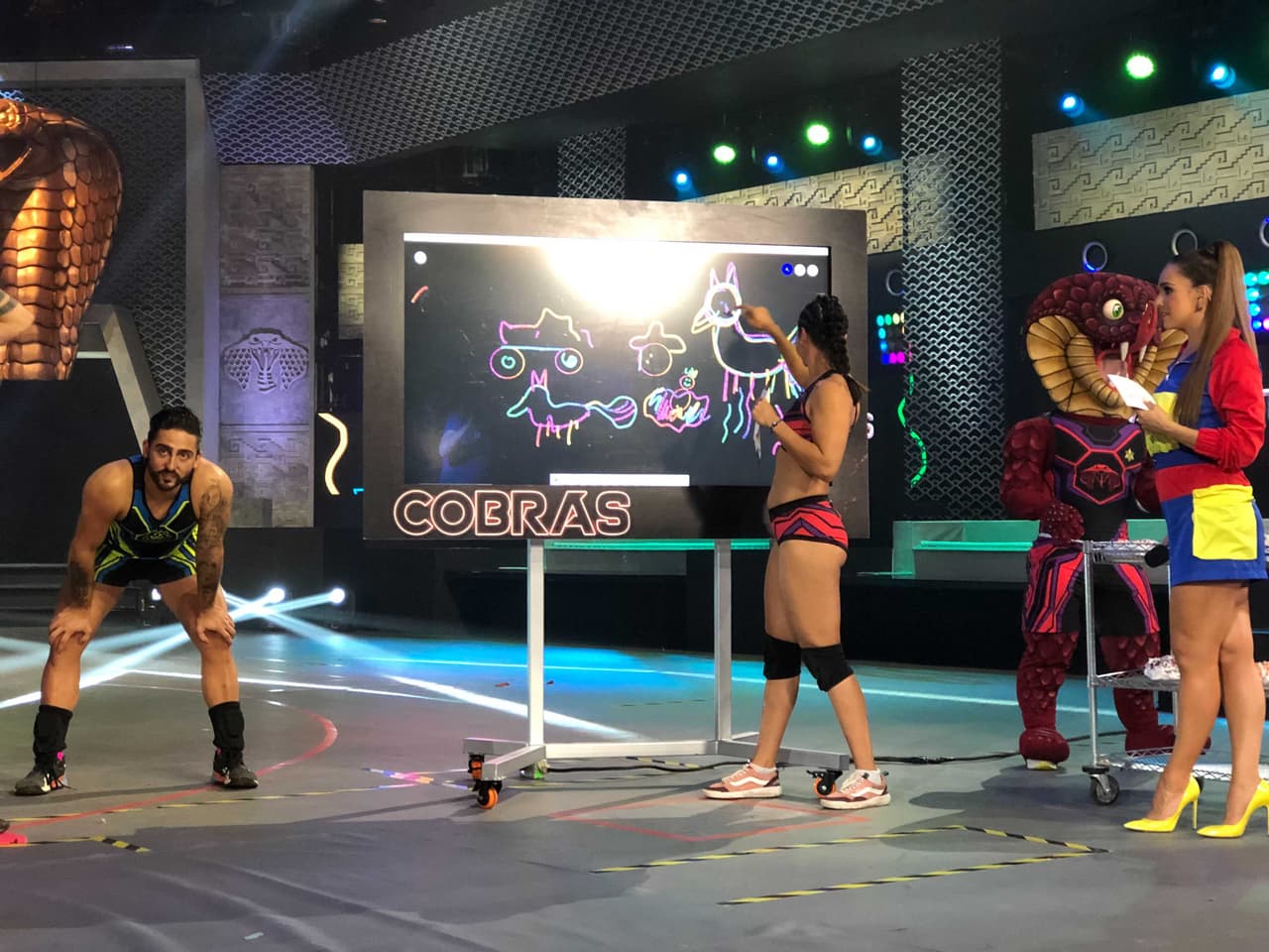 Aunque Cobras llevaba un excelente tiempo, Agustín no pudo adivinar el último dibujo de Raquel y perdieron el punto.