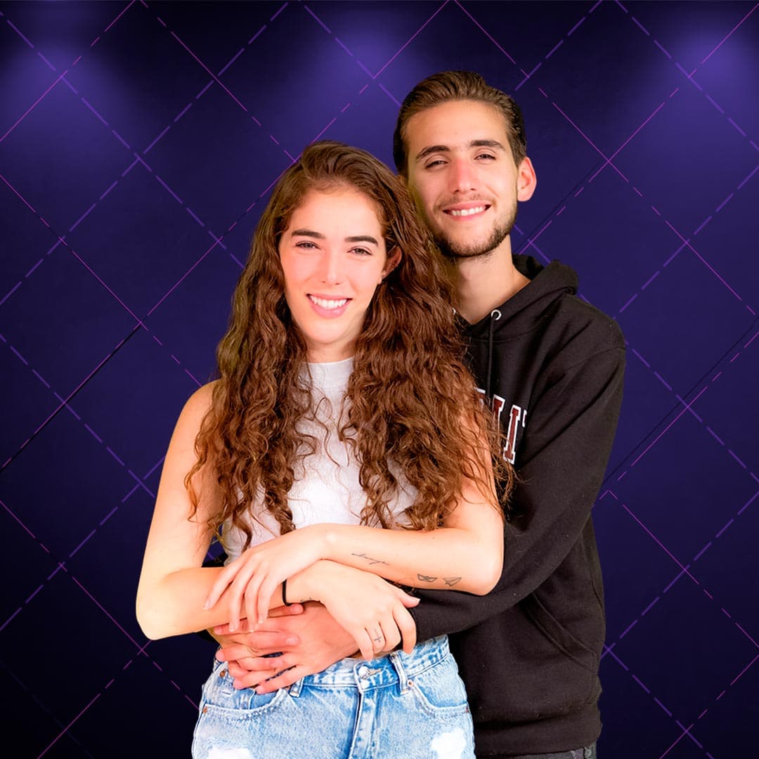 Daniela Ibáñez y Pablo Campos: Daniela (28 años al hacer Inseparables) es la mejor amiga de la hermana de Pablo (21 años al grabar el programa), y para él siempre fue su amor platónico tanto por la edad como por la relación que tenía con su hermana. Siempre se han llevado bien, sin embargo, durante un juego de mesa en casa de la hermana de Pablo, se llevaron “mejor de lo normal” y empezaron a platicar, a partir de ese día, lo demás es historia.