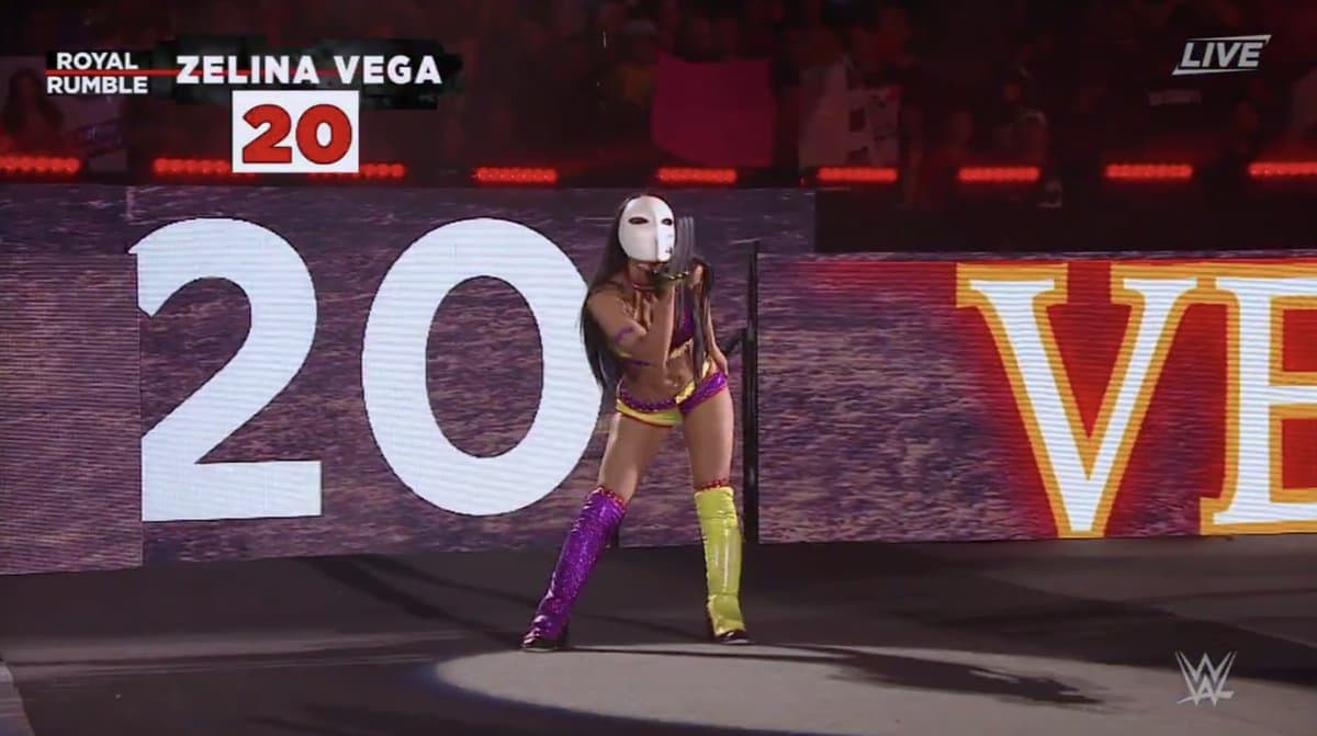 Fan de los juegos de pelea, Zelina también subió a luchar en otra ocasión con un cosplay de... Vega, personaje de Street Fighter.