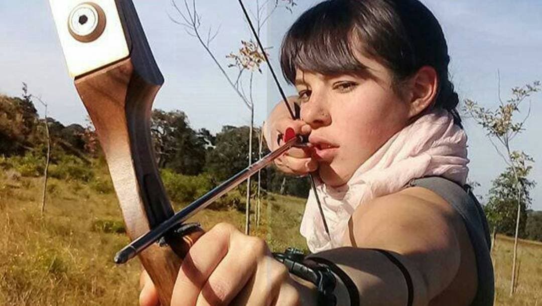 Otra de las disciplinas que practica Ella es el tiro con arco.