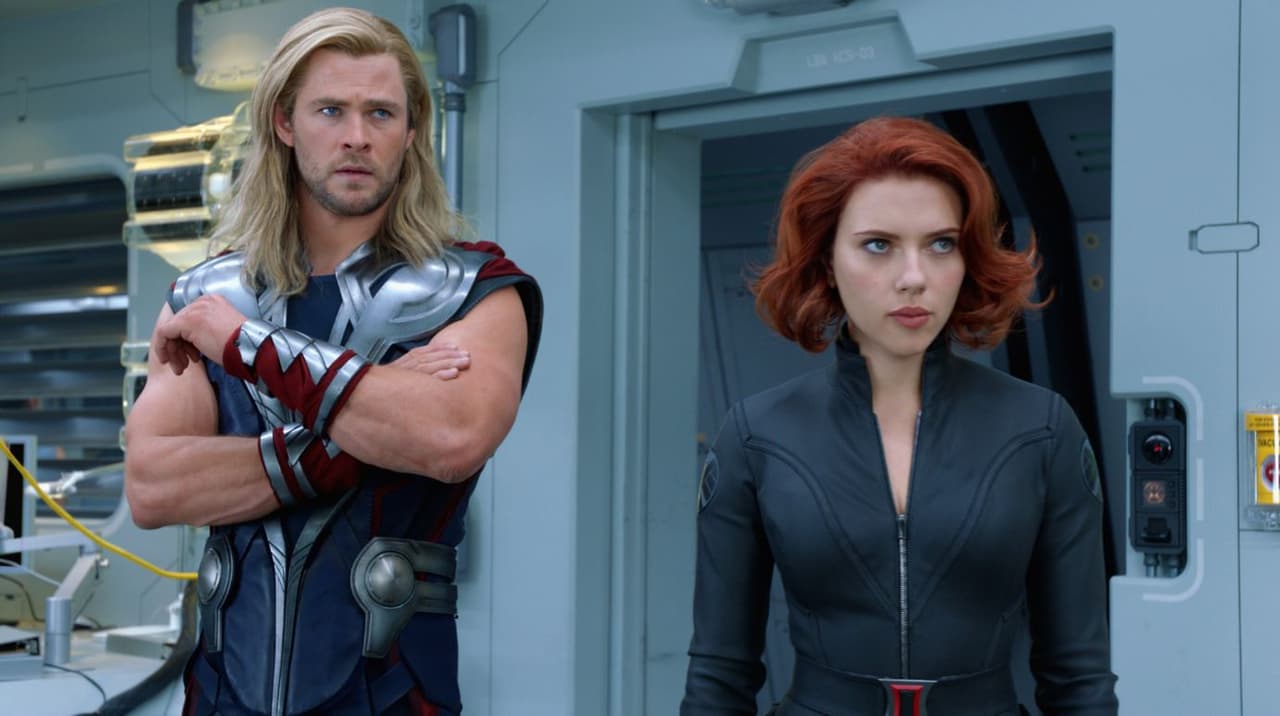 Chris Hemsworth y Scarlett Johansson se insultan en este juego