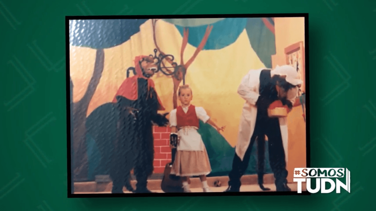 Zel empezó a trabajar desde niña. Uno de sus primeros papeles fue como Caperucita Roja en una obra de teatro en la que salió con Manuel "el Loco" Valdés.