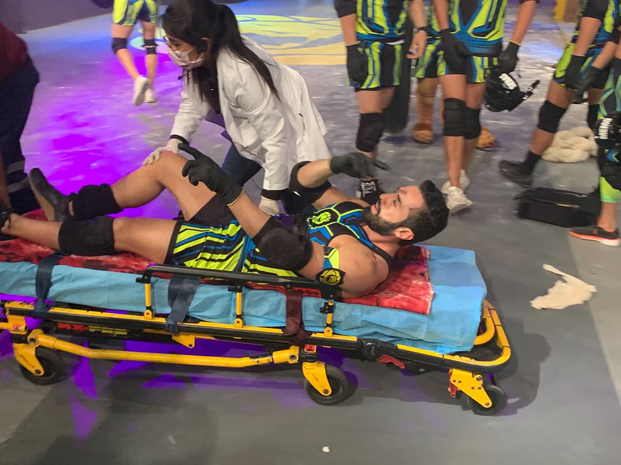 La caída de Memo Corral y más momentos emocionantes del estreno de 'Guerreros 2020'