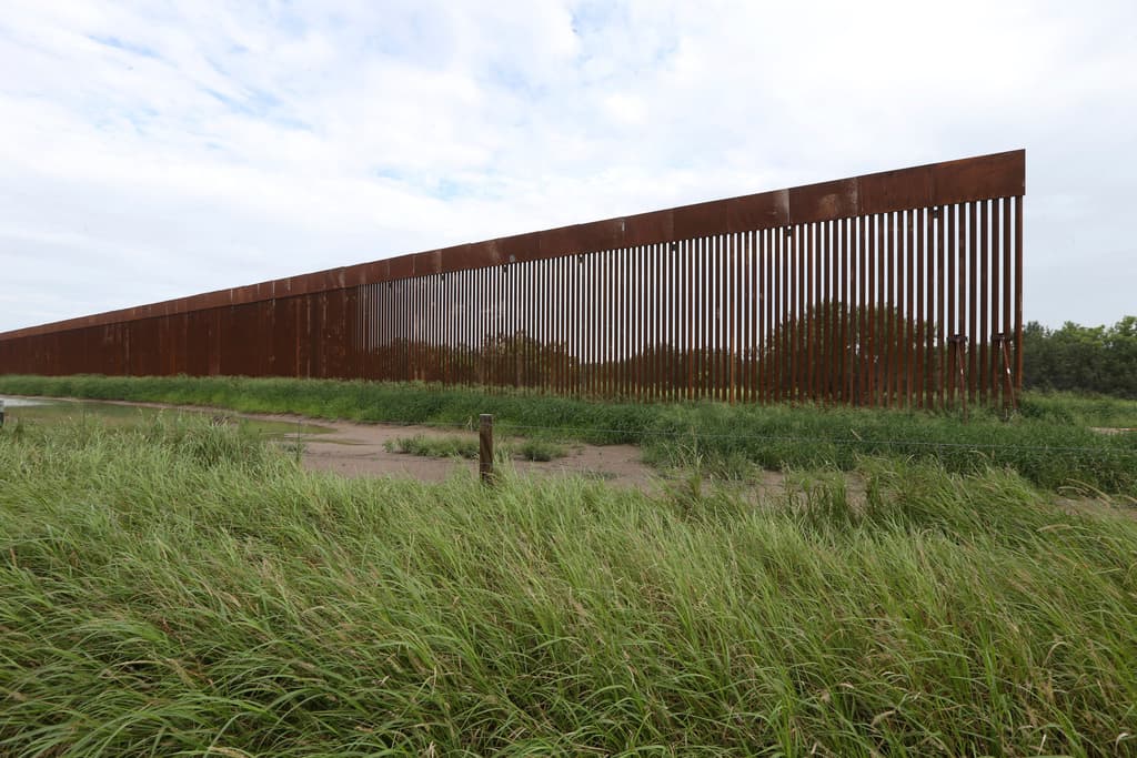 Texas deja de poner dinero para la construcción del muro fronterizo