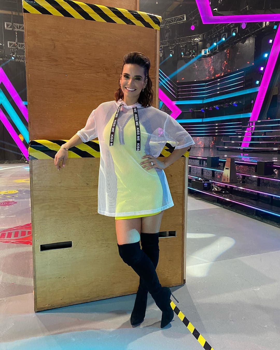 Brenda Zambrano, integrante del equipo de Cobras, reaccionó a este conjunto, de vestido amarillo con botas altas, al decir: “Guapísima”.