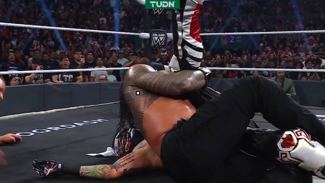 Penta pierde ante Roman Reigns y no logra coronarse en Raw CDMX