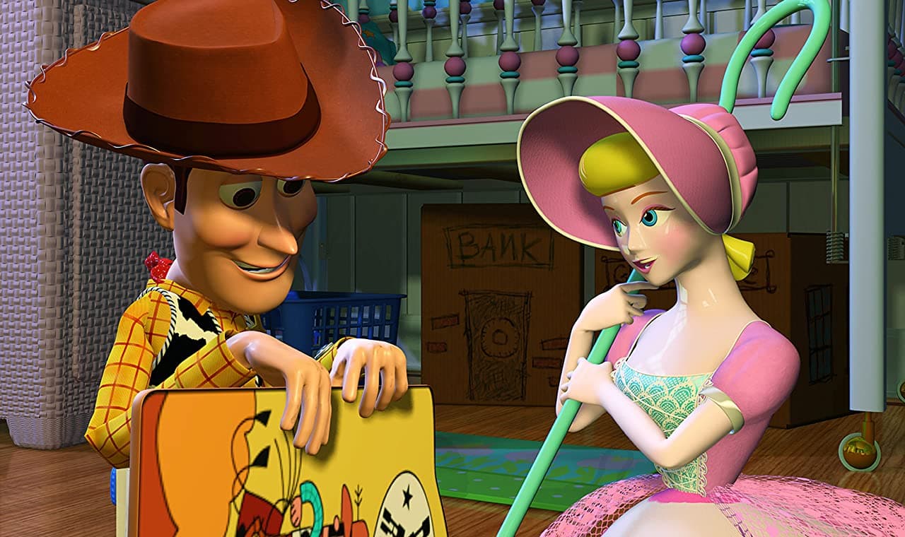 En el primer guión, Barbie tenía un personaje más relevante, pero Mattel se rehusó porque pensaron que la cinta sería un fracaso y el estudio la sustituyó por Betty (también llamada Bo-Peep).